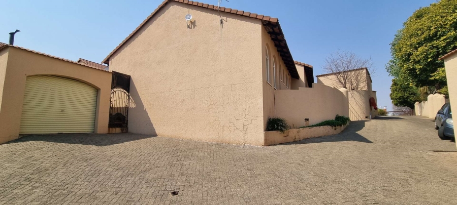 2 Bedroom Property for Sale in Heuwelsig Free State